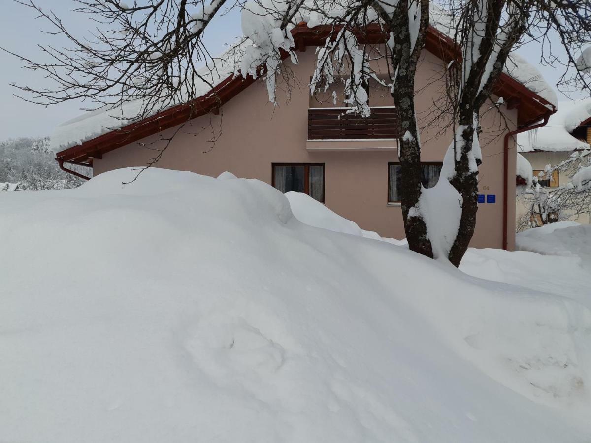 Apartments Woodnotes Licko Petrovo Selo エクステリア 写真